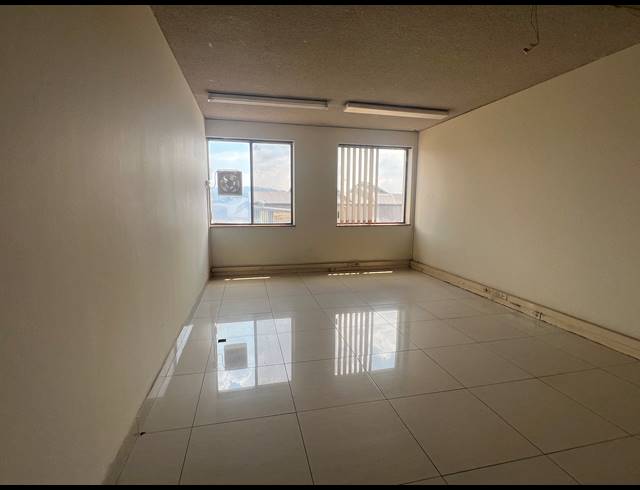 1,300M² BUILDING TO LET IN STRIJDOMPARK